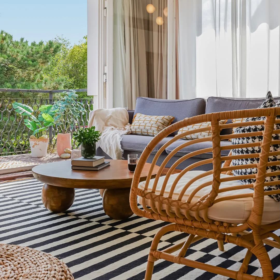 Tegelweg, Vienna. living room opening onto the balcony